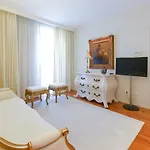 Sundial Gardens & Suites Szálloda 4*
