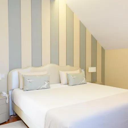 ホテル Sundial Gardens & Suites Sandim