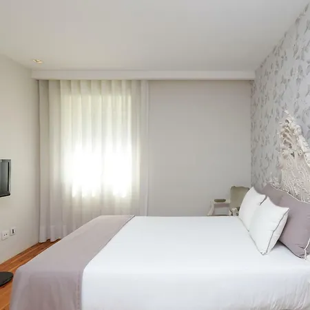 Sundial Gardens & Suites ホテル Sandim