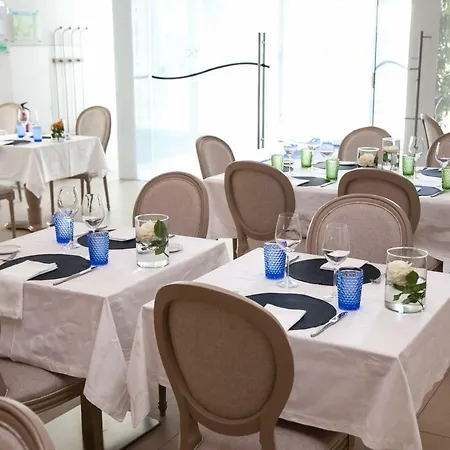 Sundial Gardens & Suites 4*