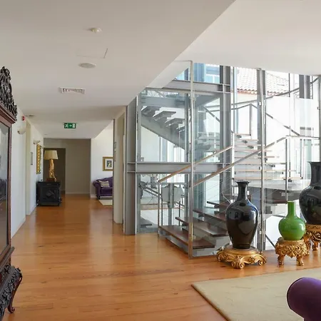 Sundial Gardens & Suites Hotel