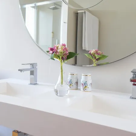 Sundial Gardens & Suites