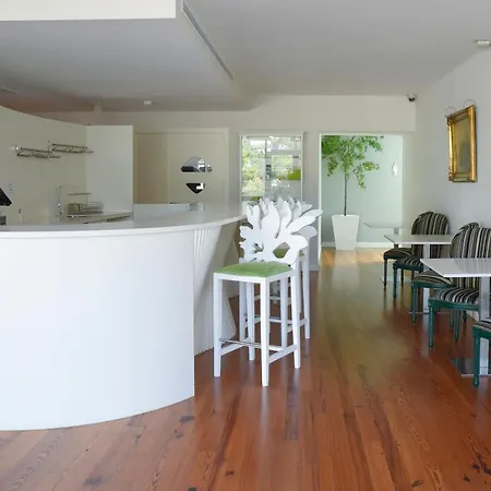 Sundial Gardens & Suites ホテル