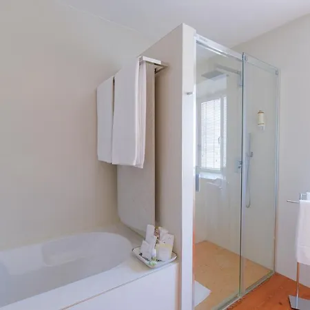 Sundial Gardens & Suites ホテル 4*