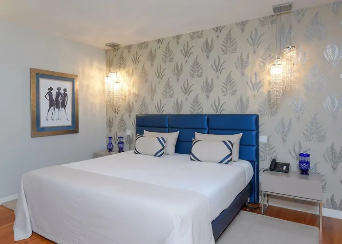 Sundial Gardens & Suites Hotel 4*