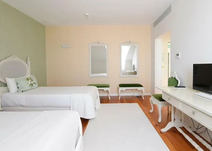 Hotel Sundial Gardens & Suites Sandim