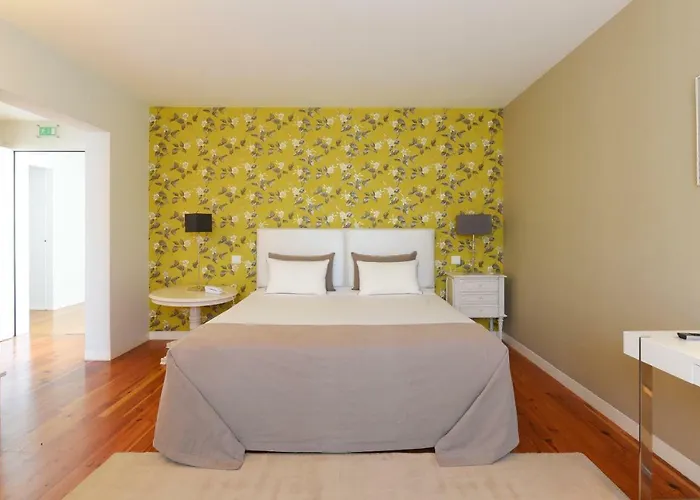 Sundial Gardens & Suites Hotel