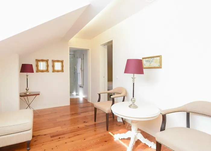 Sundial Gardens & Suites Hotel 4*