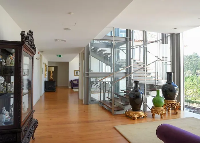 Sundial Gardens & Suites Hotel