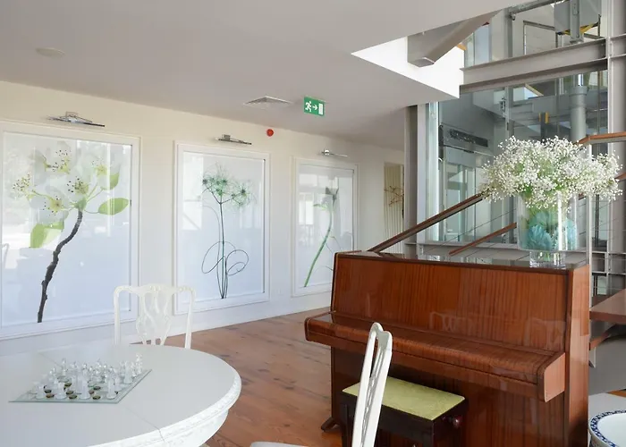 Sundial Gardens & Suites Hotel