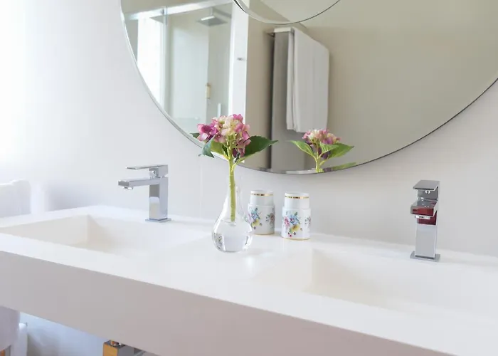 Sundial Gardens & Suites