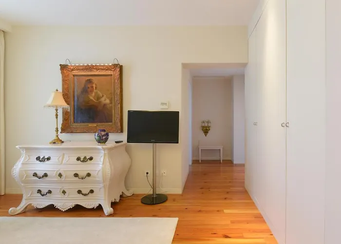 Sundial Gardens & Suites Hotel 4*