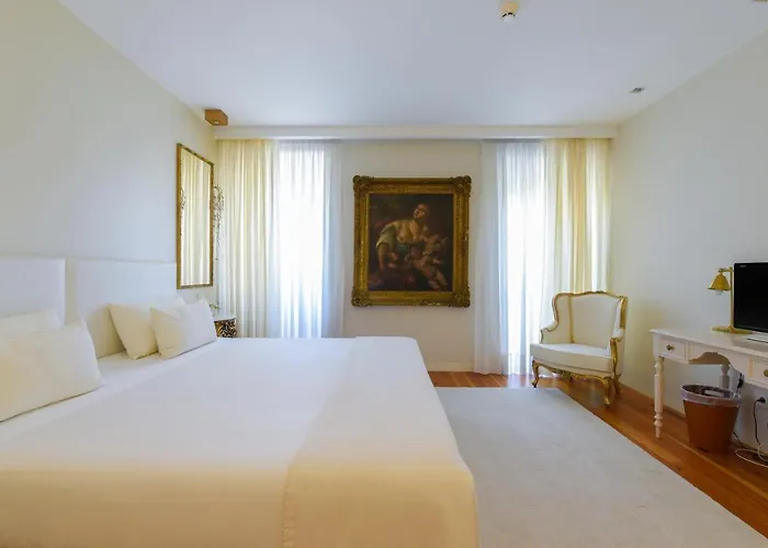 Sundial Gardens & Suites 4*