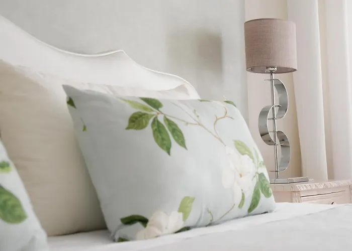 Sundial Gardens & Suites Hotel 4*