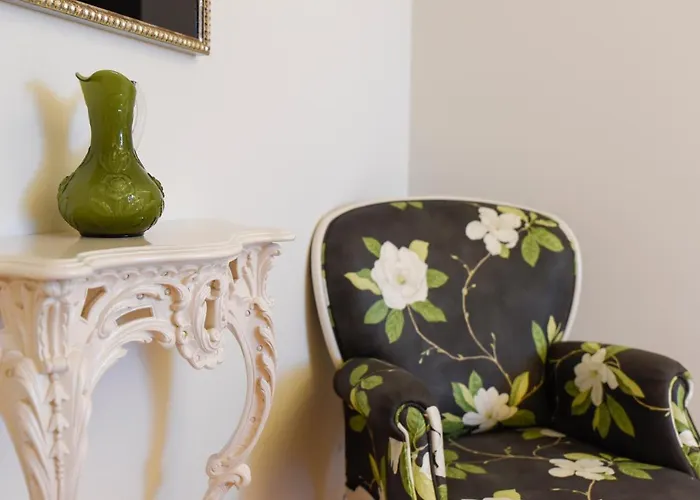 Sundial Gardens & Suites Hotel 4*