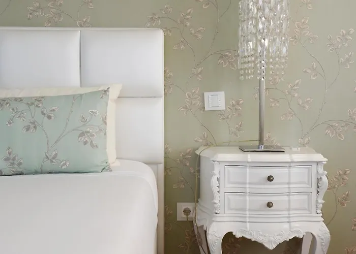 Sundial Gardens & Suites Sandim