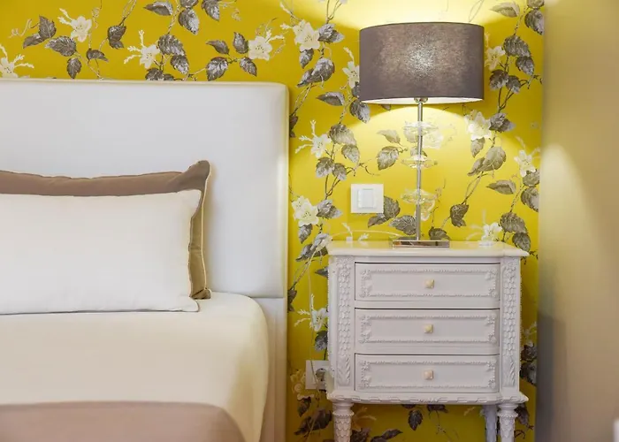 Sundial Gardens & Suites Sandim