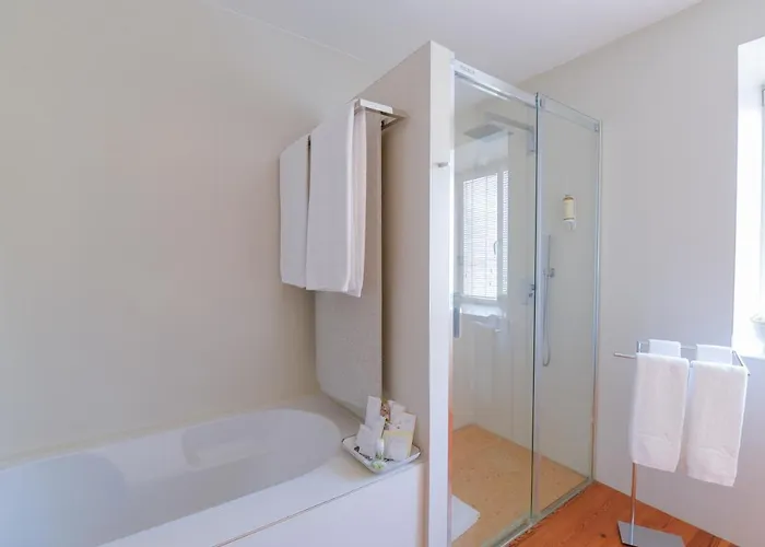 Sundial Gardens & Suites Hotel 4*